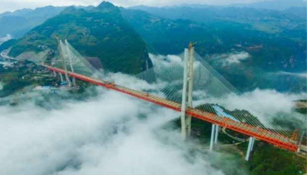 Basejumpers from Vladivostok jumped from 565-metre-high bridge in China
