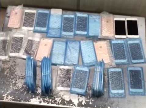 38 IPhone brand mobile phones smuggled into Primorsky region from China have been detected.