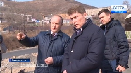 City and regional leaders discussed Vladivostok landscaping plans at the on-site meeting