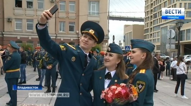 Far Eastern Academy of the Ministry of Emergency Situations graduate сeremony held in Vladivostok