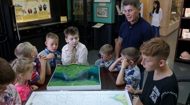 The Governor of Primorye held an excursion for children in the Arseniev’s museum