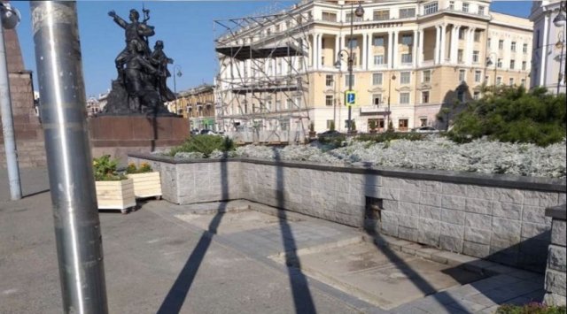 New benches disappeared from the central place of Vladivostok