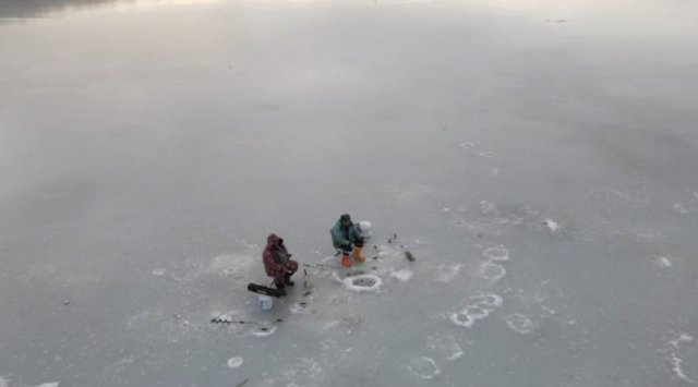 A tragedy in Melkovodnoe bay: two fishers fell under the ice