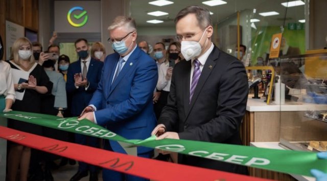 Russia’s first joint branch of McDonald’s and Sber opens in Vladivostok